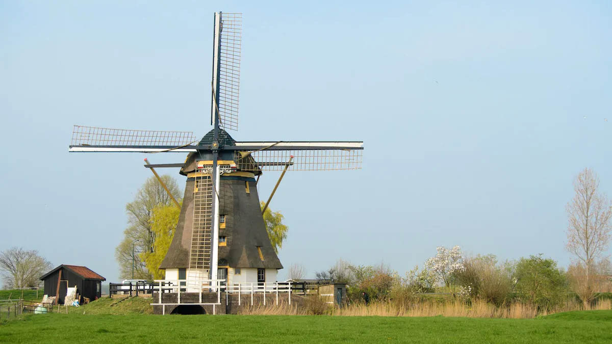 Exterior windmill-shaped vacation home on grass lot