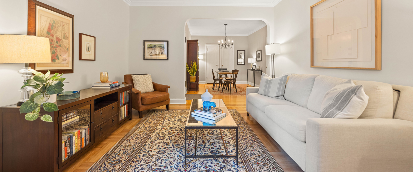 20 Plaza St E