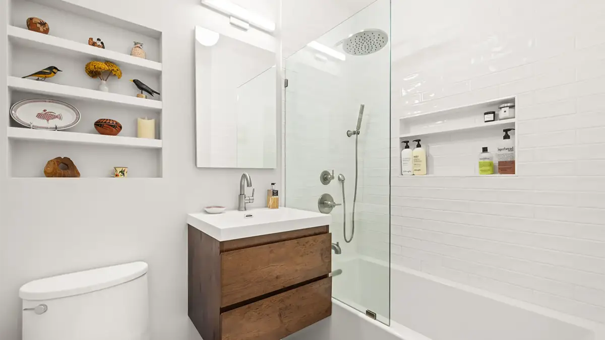 Modern bathroom with shelves full of tchotchkes