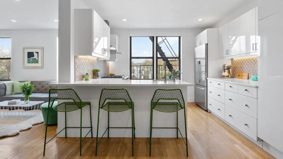 Modern kitchen with three high chairs at breakfast bar 